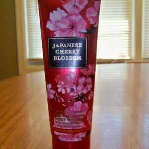 New Women's Bath & Body works Japanese Cherry Blossom body cream 8 oz.